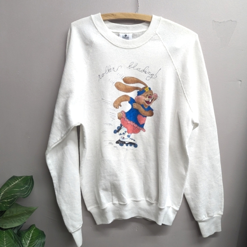 V I N T A G E::  Lee Cotton Blend Custom White Sweatshirt Roller Blading Bunny